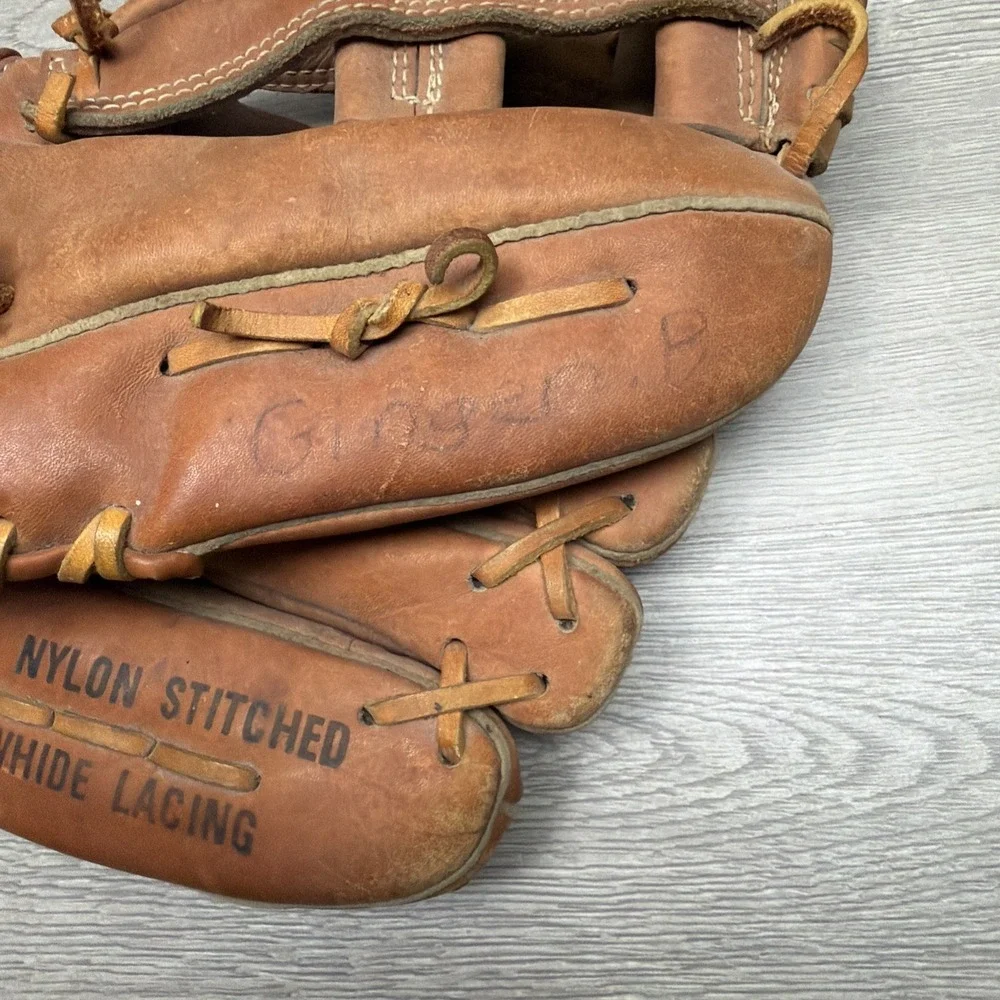 Vintage Baseball Glove Pro Style‎ Professional Model 22076 Fielder Pride Taiwan